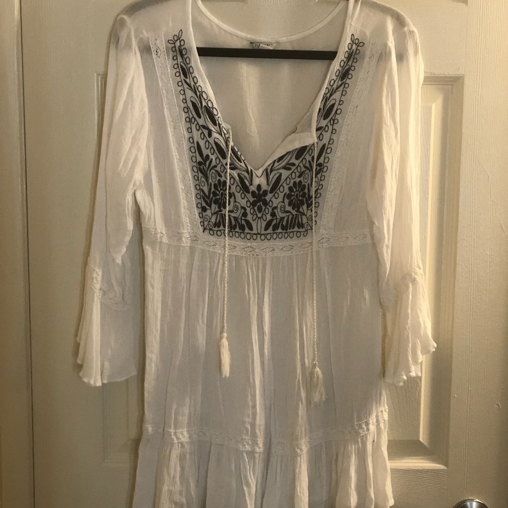 FOREVER 21 size L White Embroidered Tunic